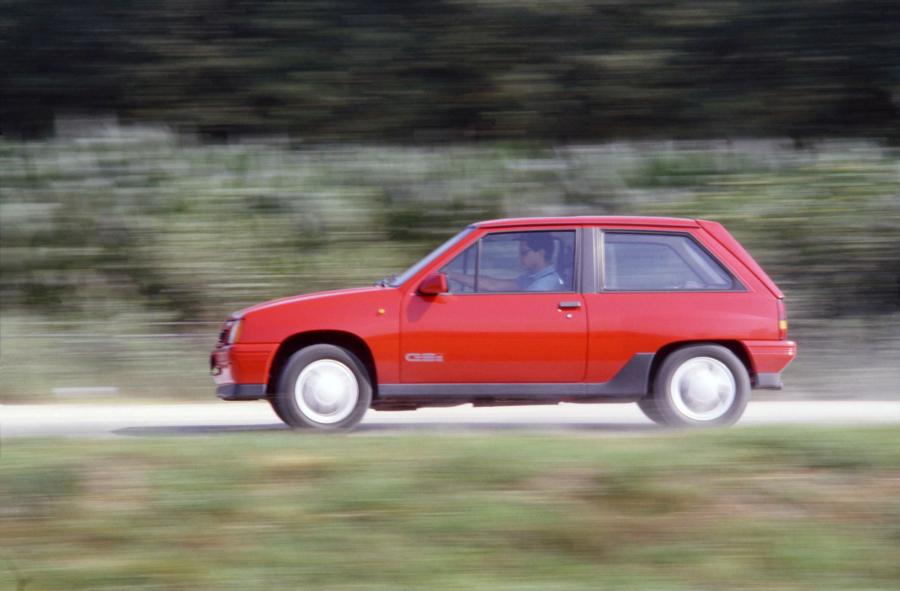  Opel Corsa GSi (A) 1988 года  (фото 13 из 21)